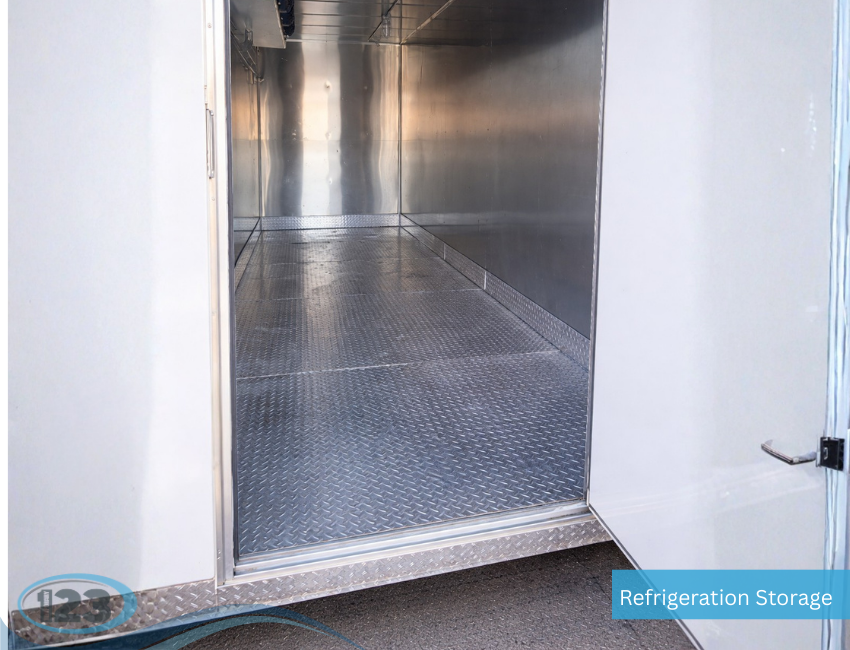 Open walk in refrigerated trailer rental featuring insulated walls, aluminum diamond plate flooring, and temperature controlled cold storage space for food, beverage, and pharmaceutical storage.
